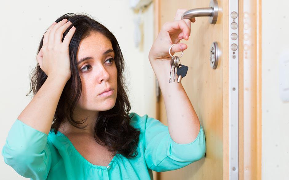 comment ouvrir une porte de chambre Puteaux
